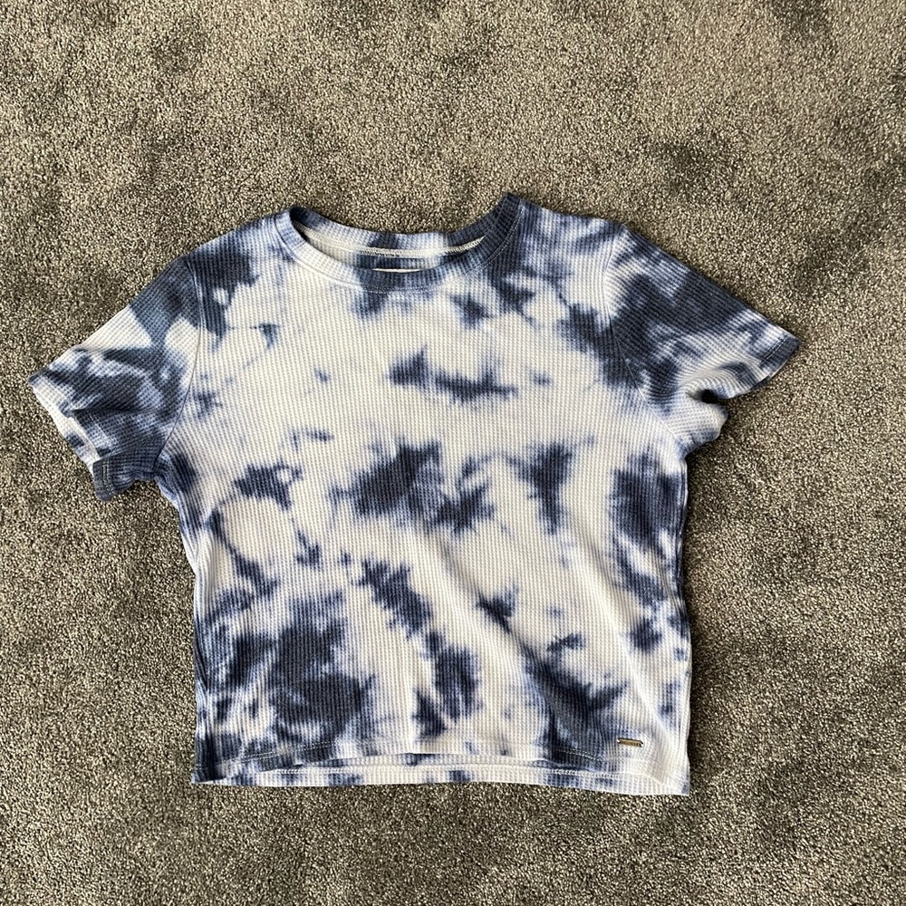 hollister tie-dye baby tee